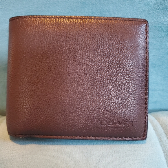 Coach- Men's Wallet- Pebbled Brown Leather